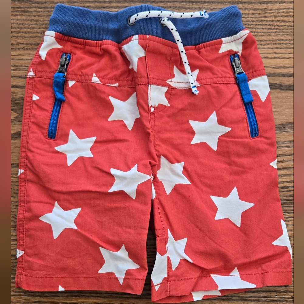 New Mini Boden orange / red star adventure shorts - Size 4 - boys summer
